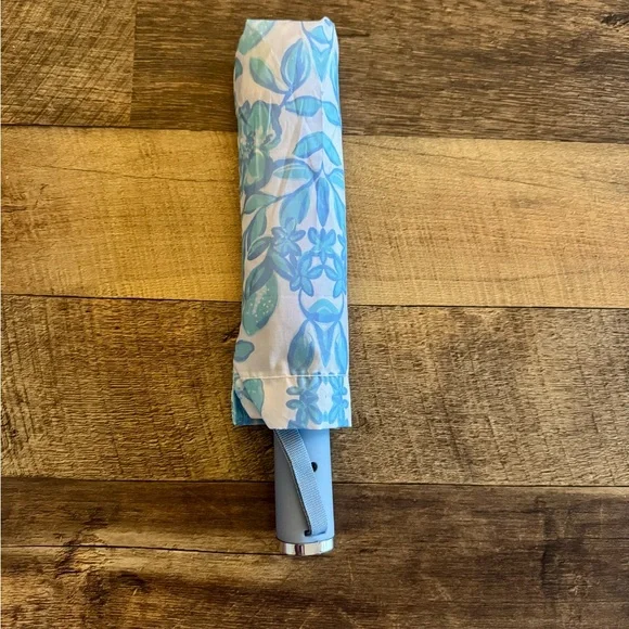NWT Lilly Pulitzer Blue Floral Umbrella - Picture 7 of 10